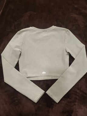 ALO Yoga Cropped Long Sleeve Top in Taupe